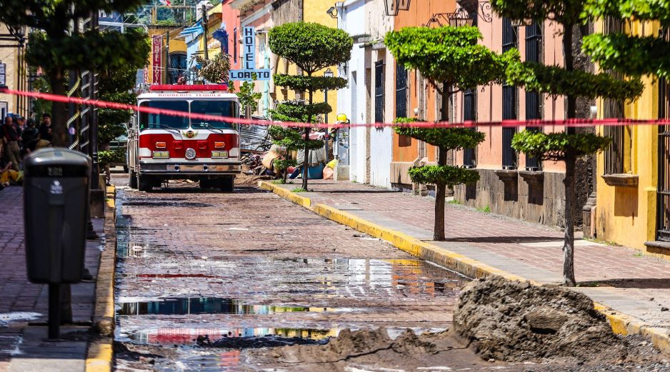 La tarde del hecho uno de los contenedores, con capacidad de 219 mil litros, salió disparado tras la explosión y cayó en un edificio de la Zona Centro de Tequila. EL INFORMADOR/A.NAVARRO