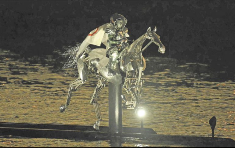 Floriane Issert, de la Gendarmería, cabalgó el Sena. AFP/N. Kolesnikova