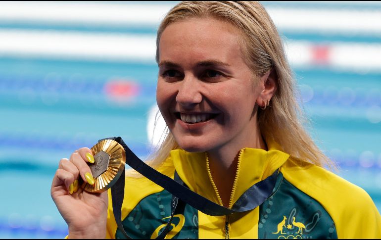 Con sus uñas pintadas con el amarillo australiano, Ariarne Titmus dominó de punta a punta. EFE / R. Wittek