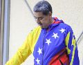 Maduro se convirtió en el primer elector de su centro y en el primero de los 10 candidatos en votar. EFE/PRENSA MIRAFLORES