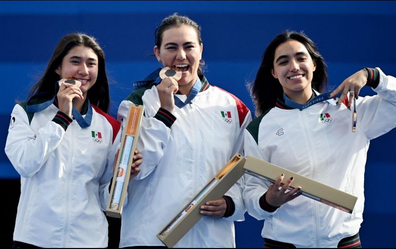 El equipo femenino de tiro con arco logró el bronce tras vencer a Países Bajos en París 2024. AFP