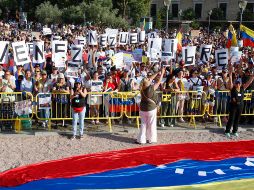 La concentración de Madrid, convocada por la oposición venezolana, se desarrolló sin incidentes en la emblemática plaza de Colón de Madrid. EFE/ MARISCAL