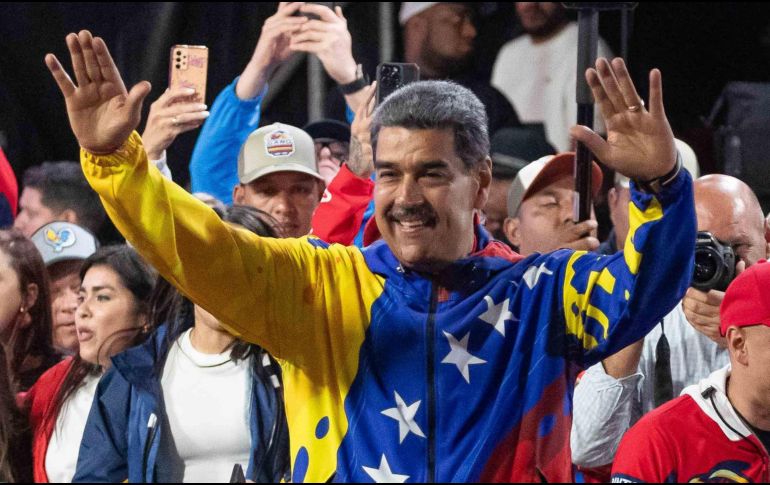 Según el primer boletín del Consejo Nacional Electoral (CNE), Maduro fue reelegido el domingo con el 51.2 por ciento de los votos. EFE/ Ronald Peña R.