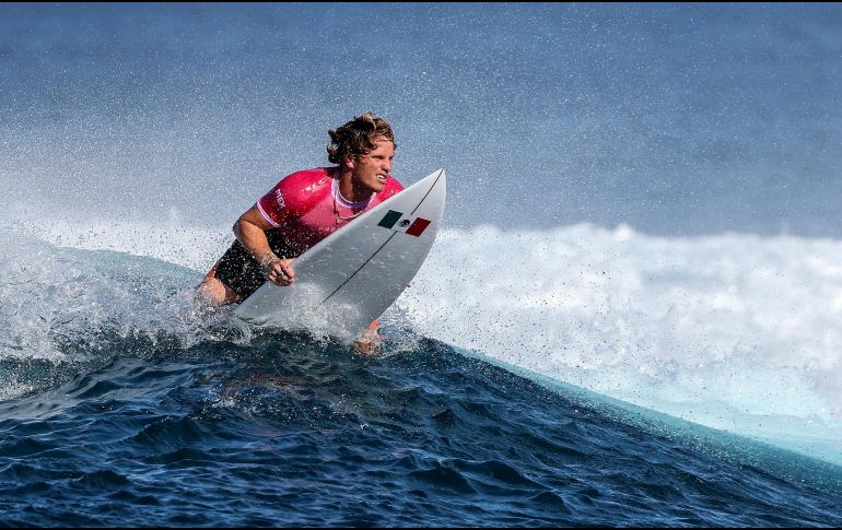 Alan Cleland fue el primer surfista mexicano que compite en una justa veraniega. EFE / F. Ismail