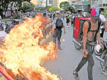 Ratifican a Nicolás Maduro y se disparan las protestas