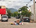 Esta forma peculiar de dejar la basura en Vallarta se observa con cotidianidad, sobre todo en las colonias aledañas al Centro del puerto. EL INFORMADOR / O. Álvarez