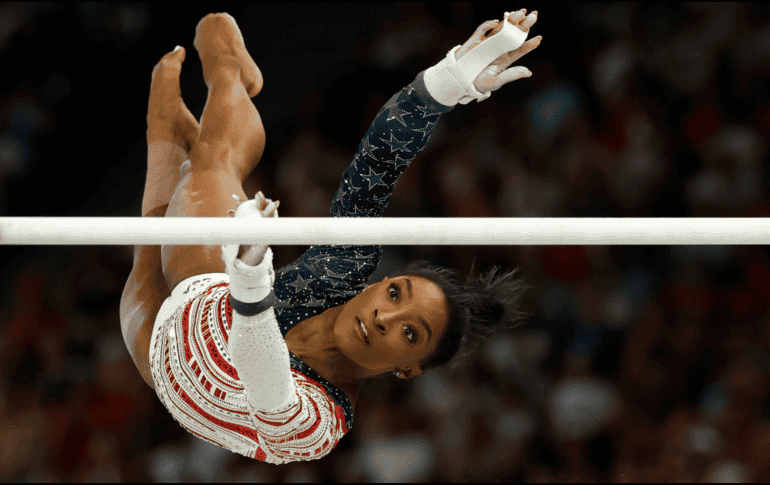 La estadounidense Simone Biles suma así su octava medalla olímpica, la quinta de oro. EFE / J. Muñoz