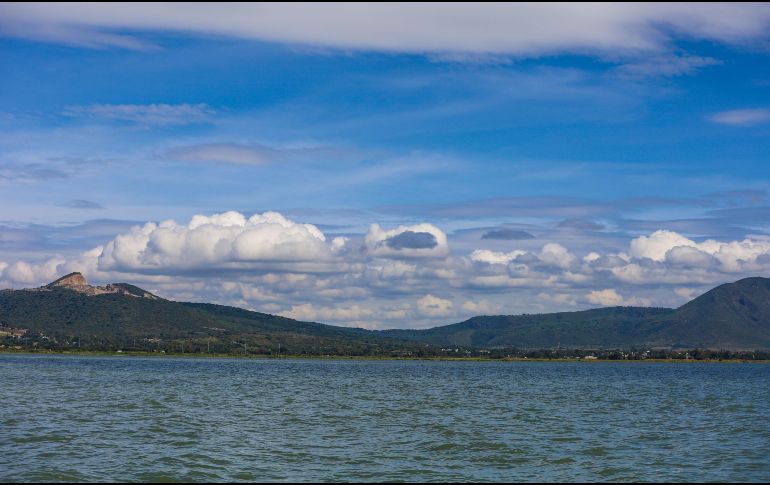 En lo que va del actual temporal, las lluvias han traído al Lago de Chapala un total de 345.23 hectómetros cúbicos más de agua. EL INFORMADOR / ARCHIVO