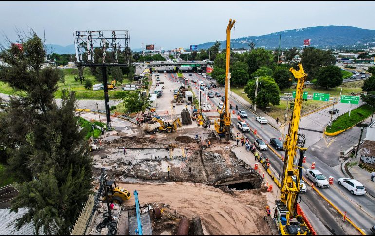 La Secretaría de Trabajo y Previsión Social de Jalisco informó que mantiene el diálogo abierto con empresarios y trabajadores cuyos centros laborales se ubican en el corredor de la zona afectada por el registro del socavón en la avenida López Mateos. EL INFORMADOR / A. Navarro