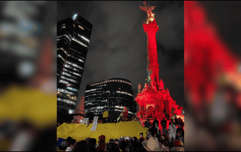 Vestidos de azul, amarillo y rojo, como los colores de su bandera, llamaron a que la sociedad deje 