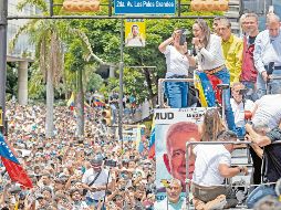 González Urrutia y Machado encabezaron las marchas. Ahora son buscados. EFE