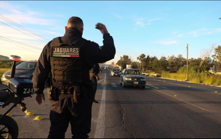 La Policía de Zapopan sale a agilizar el tránsito en zonas conflictivas como la carretera a Colotlán y Valle de los Molinos. EL INFORMADOR/A. Navarro