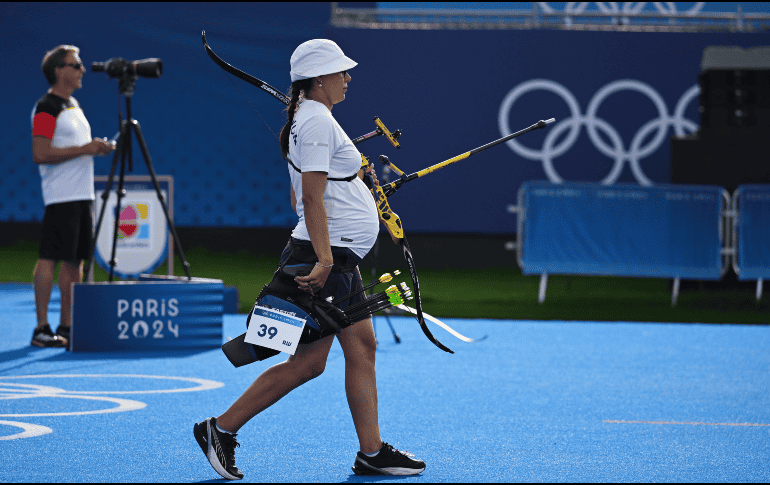 Yaylagul Ramazanova durante ronda de eliminatoria de tiro con arco en los Juegos Olímpicos de París 2024. XINHUA / H. CANLING