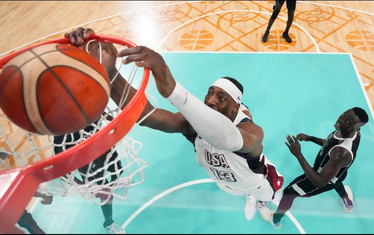 Bam Adebayo aportó18 puntos. El “Dream Team” ya aseguró su sitio en la ronda de los ocho mejores. AP/M. Terrill