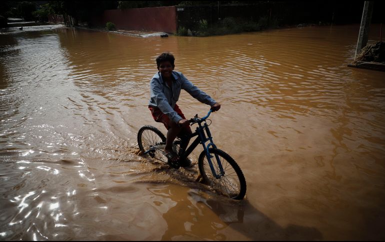 Las lluvias fuertes a intensas podrían ocasionar encharcamientos, inundaciones y deslaves, así como incremento en los niveles de ríos y arroyos. EL INFORMADOR / ARCHIVO