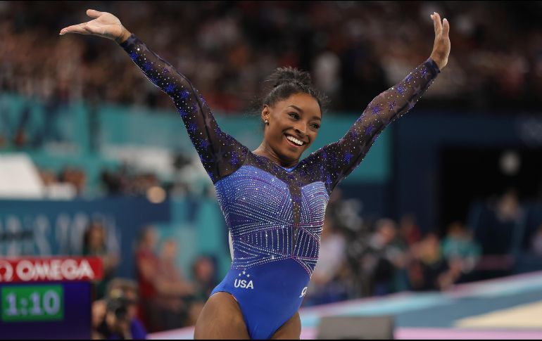 Simone Biles se colocó a la altura de las legendarias, Larysa Latynina y Vera Caslavska, hasta ahora las únicas dobles campeonas olímpicas. EFE / T. Suárez