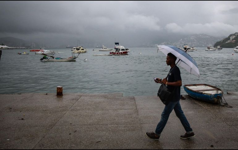 Las lluvias fuertes a intensas podrían ocasionar encharcamientos, inundaciones y deslaves, así como incremento en los niveles de ríos y arroyos. EFE / ARCHIVO