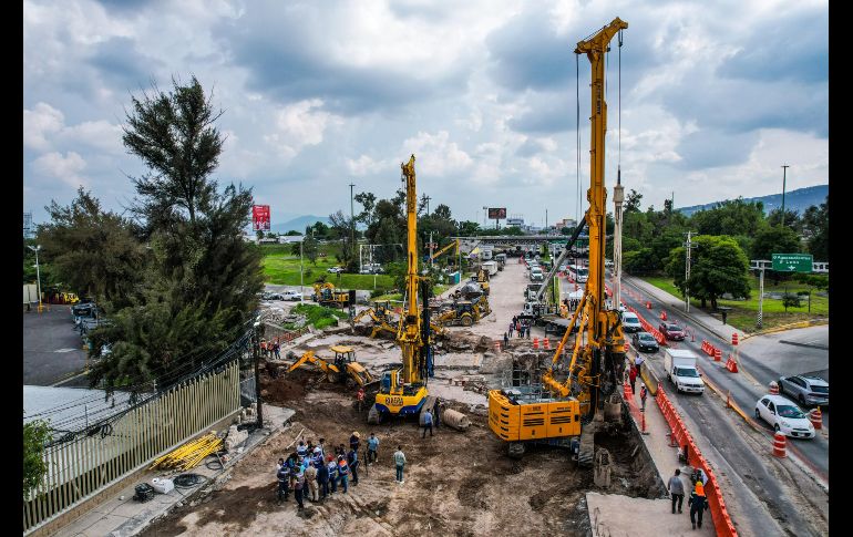 Autoridades del Gobierno de Jalisco y el ayuntamiento de Zapopan continúan las labores para la reparación del socavón que se formó en la avenida López Mateos sur el pasado 25 de julio. EL INFORMADOR / A. Navarro