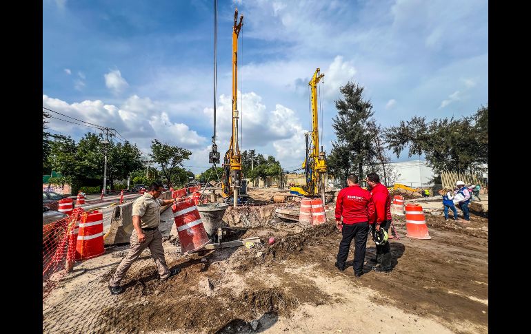 Autoridades del Gobierno de Jalisco y el ayuntamiento de Zapopan continúan las labores para la reparación del socavón que se formó en la avenida López Mateos sur el pasado 25 de julio. EL INFORMADOR / A. Navarro