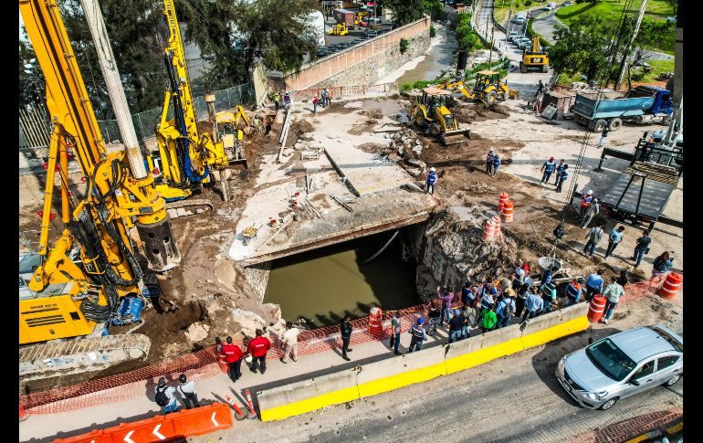 Autoridades del Gobierno de Jalisco y el ayuntamiento de Zapopan continúan las labores para la reparación del socavón que se formó en la avenida López Mateos sur el pasado 25 de julio. EL INFORMADOR / A. Navarro