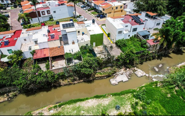 Una centena de vecinos del arroyo Seco ampliaron sus propiedades y están en riesgo, ante la crecida del cauce durante las tormentas. EL INFORMADOR/A. Navarro