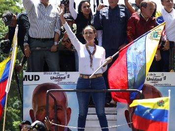 Venezuela: Oposición moviliza a miles encabezados por Machado