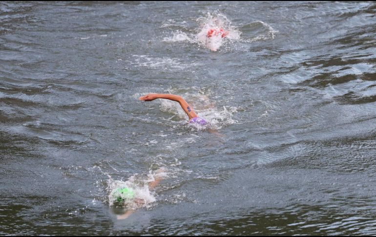 Las condiciones del río han generado polémica y provocaron incluso el aplazamiento de la prueba masculina por un día y la suspensión de entrenamientos. EFE/ M. GUTIÉRREZ