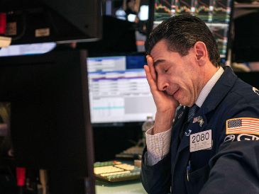 Wall Street tuvo una recaída histórica en la apertura del mercado de la semana; las cifras son comparables con los dígitos de marzo del 2020. AFP / ARCHIVO