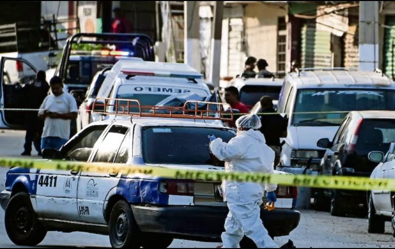 A la 1 de la tarde del mismo sábado, fue asesinado a balazos un hombre cuando viajaba en su vehículo sobre la Costera Vieja. ESPECIAL / SUN