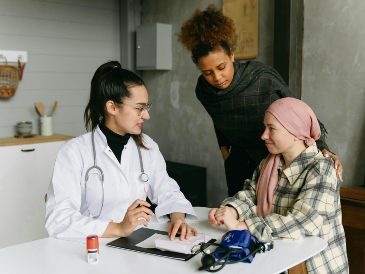 Una vez detectada la enfermedad, el oncólogo será el médico especialista en tratarla. ESPECIAL