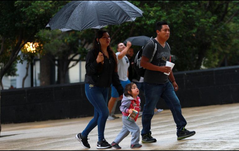 El Servicio Meteorológico Nacional volvió a emitir un aviso este martes en el que pronostica lluvias muy fuertes para siete estados de la República. NTX / ARCHIVO