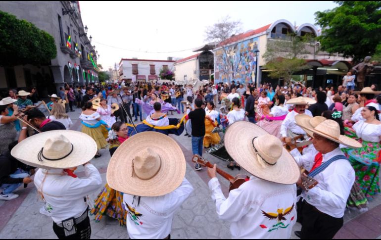 El 18 de agosto se llevará a cabo una clase masiva de zapateado para toda la familia a las 15:30 horas en Paseo Alcalde, frente a la Glorieta de los y las Jaliscienses Ilustres. CORTESÍA/Secretaría de Cultura.