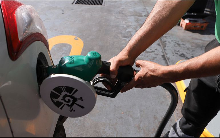 Al momento de llenar el tanque de tu vehículo, es importante tener en cuenta factores como el costo del combustible, asegurarte de que te proporcionen la cantidad exacta, la calidad del servicio del personal y el buen estado de las instalaciones. EL INFORMADOR / ARCHIVO