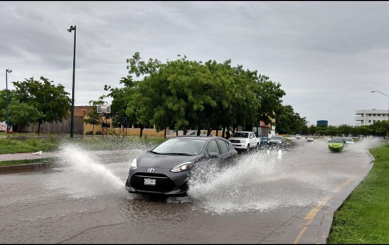 Autoridades piden extremar precauciones a la población en general en zonas del estado mencionado por lluvias y oleaje . EFE / ARCHIVO