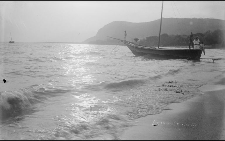 En sus buenos tiempos, Chapala tenía tal cantidad que se formaban olas, el agua era limpia, y la gente se bañaba en sus playas. EL INFORMADOR/ ARCHIVO