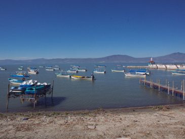 Por sus espectaculares vistas al lago, ubicación entre montañas, y agradable clima, el punto es ideal para capturar fotos para todos aquellos amantes de este pasatiempo. EL INFORMADOR / ARCHIVO