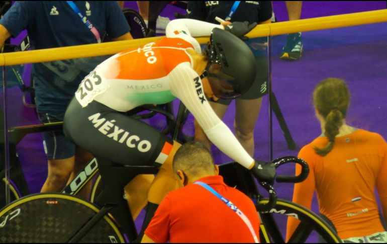 Daniela Gaxiola no pudo derrotar a la colombiana Martha Bayona en el repechaje en la prueba de velocidad. X / @COM_Mexico