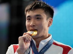 Cao Yuan defendió su título en la plataforma de 10 metros y con eso, China logró lo impensable. AP / Lee Jin-man