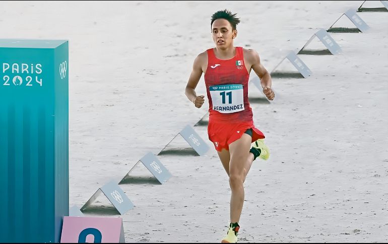 El atleta logró un soberbio cierre en la carrera a pie, remontando del undécimo al cuarto puesto. ESPECIAL