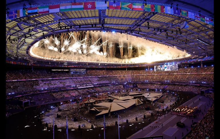 Es la imagen del final de la ceremonia de clausura de los Juegos Olímpicos de París 2024 celebrada este domingo, en el Estadio de Francia en Saint-Denis (Francia). EFE/ L. Jr