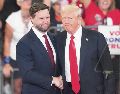 JD Vance y Donald Trump apuestan a la deportación de un millón de inmigrantes en una primera etapa, en caso de ganar la Casa Blanca. AP