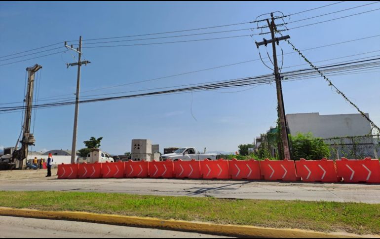 Las obras del último tramo de la autopista a Puerto Vallarta se pueden ver a un costado del aeropuerto, donde conectará. EL INFORMADOR / O. Álvarez