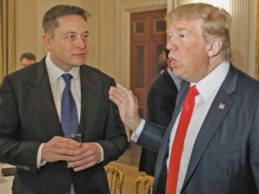 Elon Musk y Donald Trump tuvieron una conversación que se transmitió por la red social X que comenzó 45 minutos después por un fallo en el sistema. AP