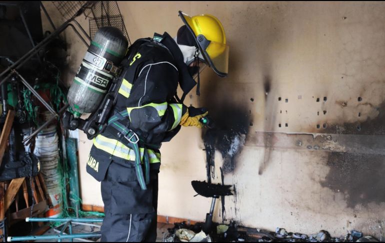 El incendio se originó en un cuarto que era utilizado como bodega. ESPECIAL / Protección Civil y Bomberos de Guadalajara