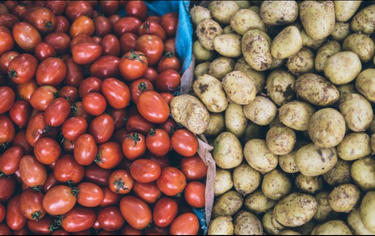 Algunos alimentos es mejor conservarlos frescos que en refrigeración. ESPECIAL/Foto de Linh Pham en Unsplash