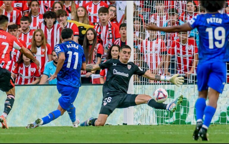 Padilla se unió a la lista de guardametas mexicanos que han tenido minutos en la primera categoría de alguna liga europea. EFE/ J. Zorrilla.