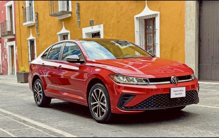 Volkswagen Jetta. El modelo 2025 ofrece diversos elementos en su aspecto exterior, refrescando profundamente su imagen. CORTESÍA