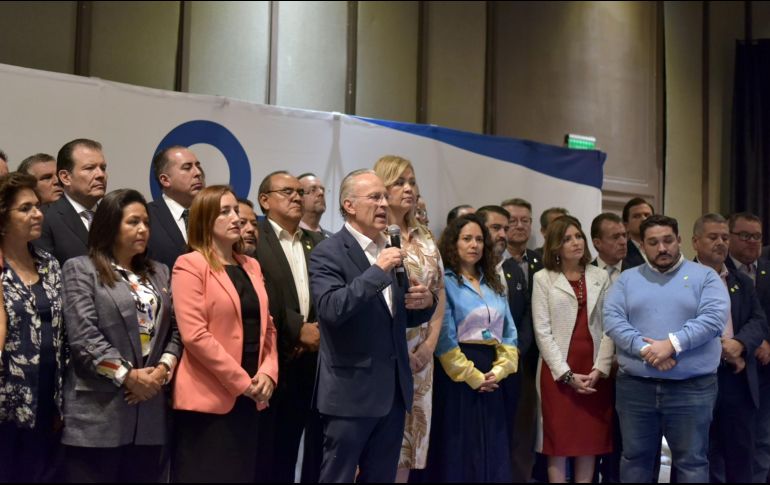 Durante su discurso Medina Mora estuvo respaldado por 71 dirigentes de centros empresariales a nivel nacional quienes pidieron que siga avanzando la democracia. X / @Coparmex