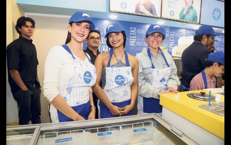 Adriana Merino, Lu García y Ana Sofía Castro en la celebración por el 25 aniversario de Helados Dolphy. GENTE BIEN JALISCO/ Antonio Martínez