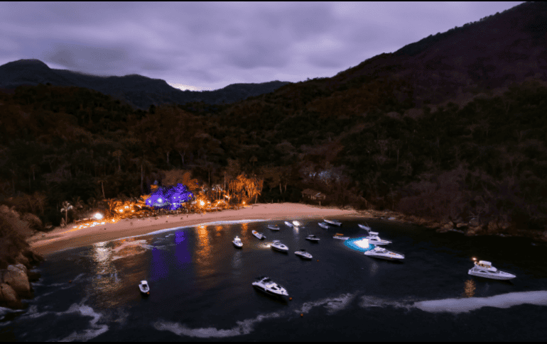 La diversión comienza en la tarde y se puede bailar en la playa, en la arena o simplemente escuchar la música desde tu camastro o hamaca. CORTESÍA.